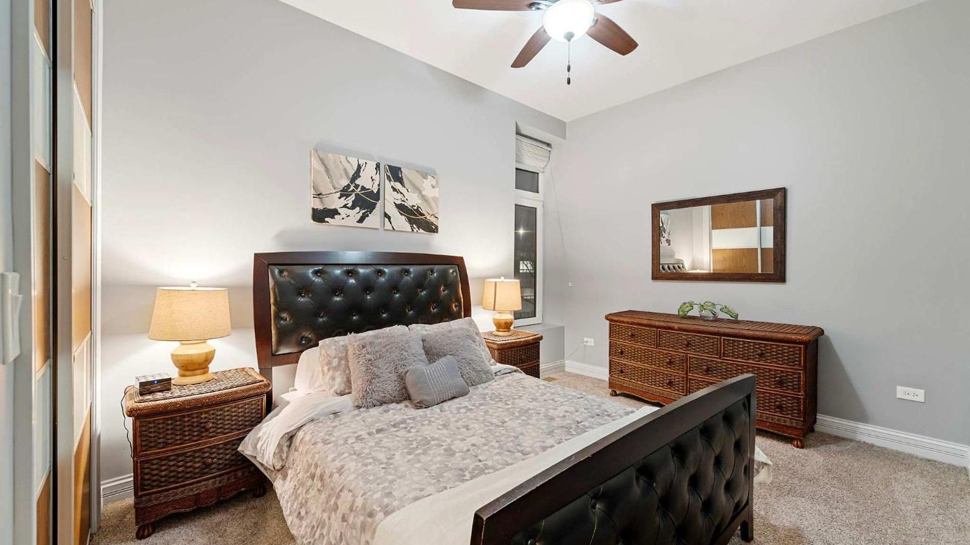 Mid-century Gem By United Center Holiday home *