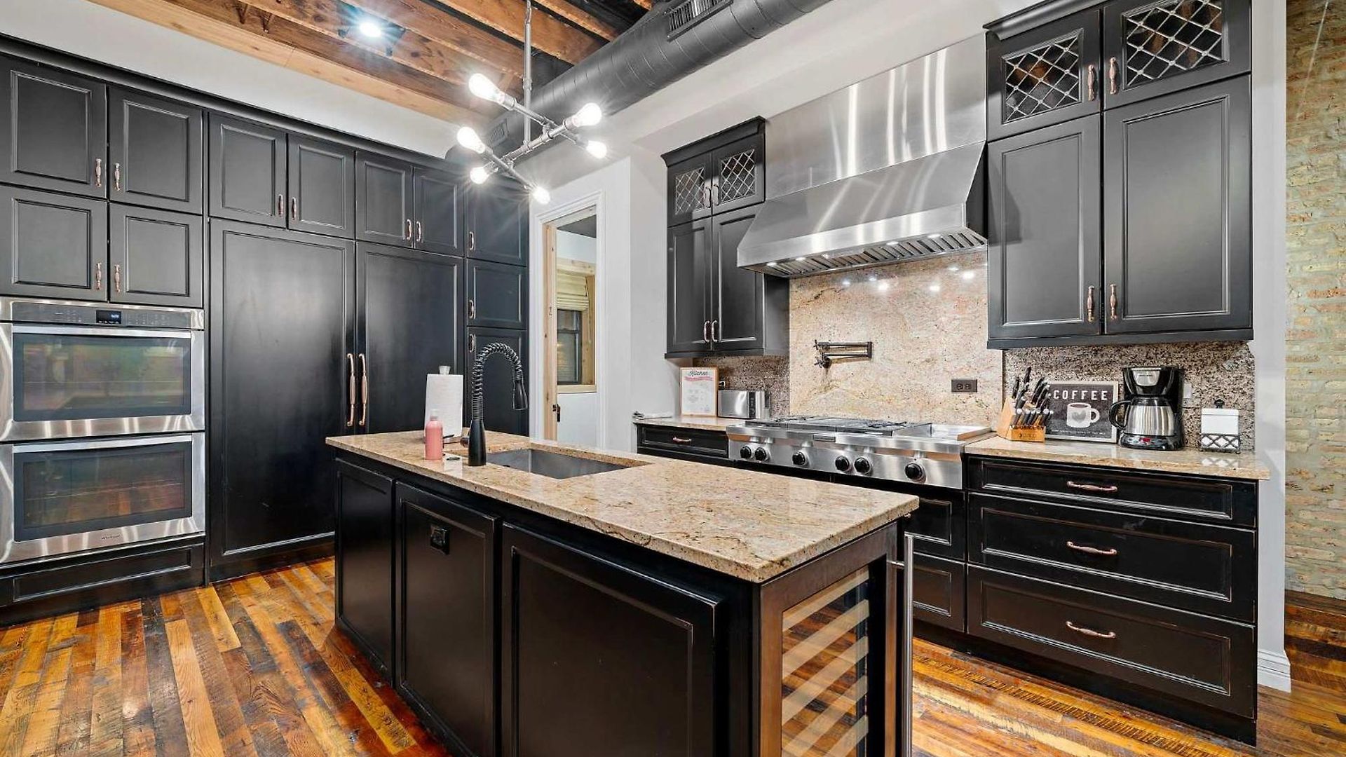 Mid-century Gem By United Center Holiday home