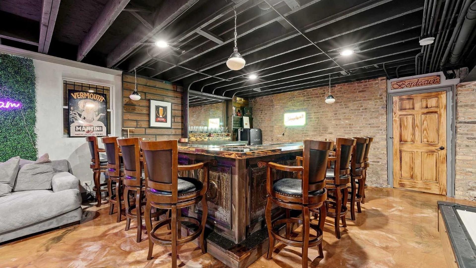 Mid-century Gem By United Center Holiday home *