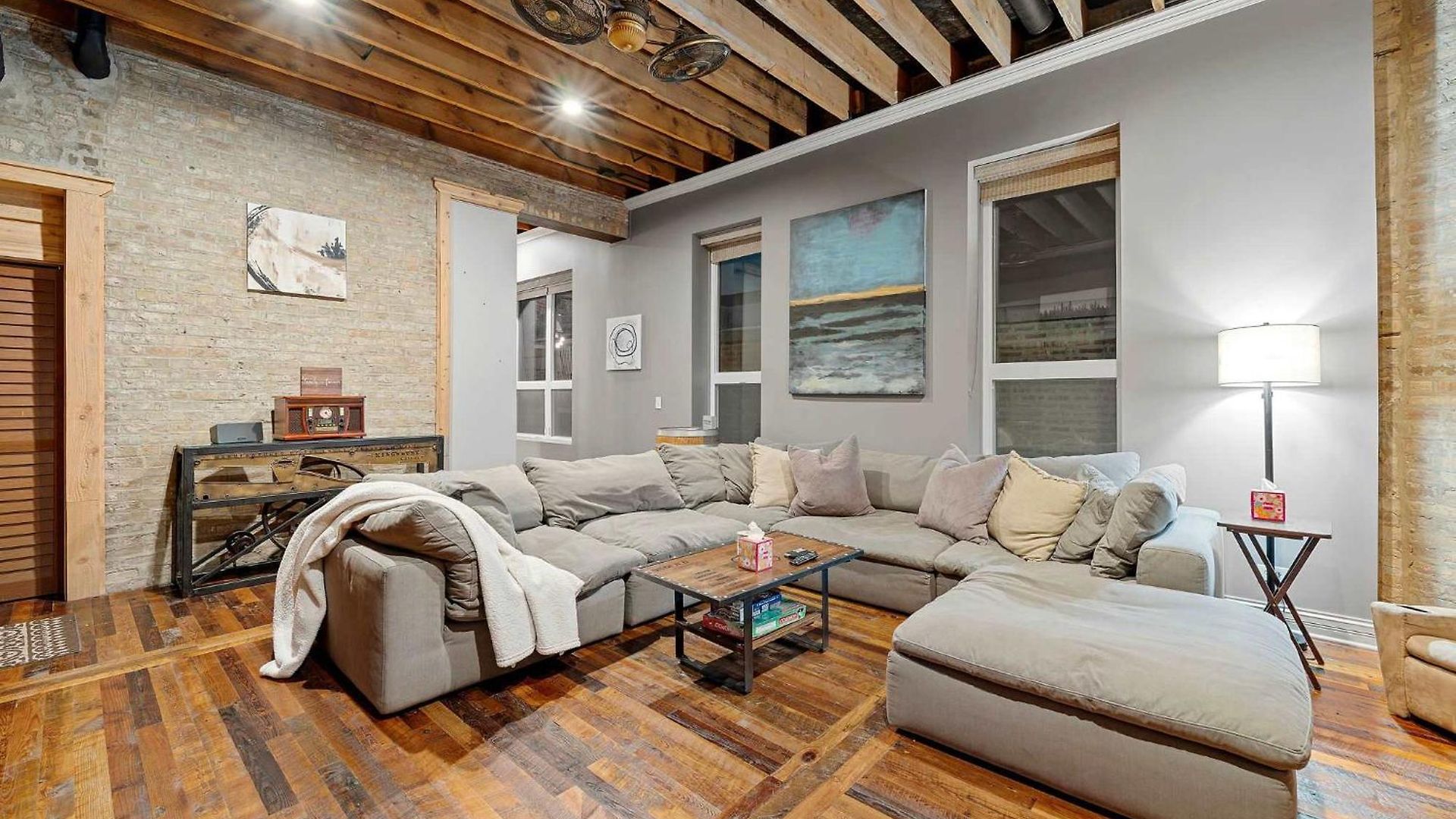 Mid-century Gem By United Center Holiday home Chicago