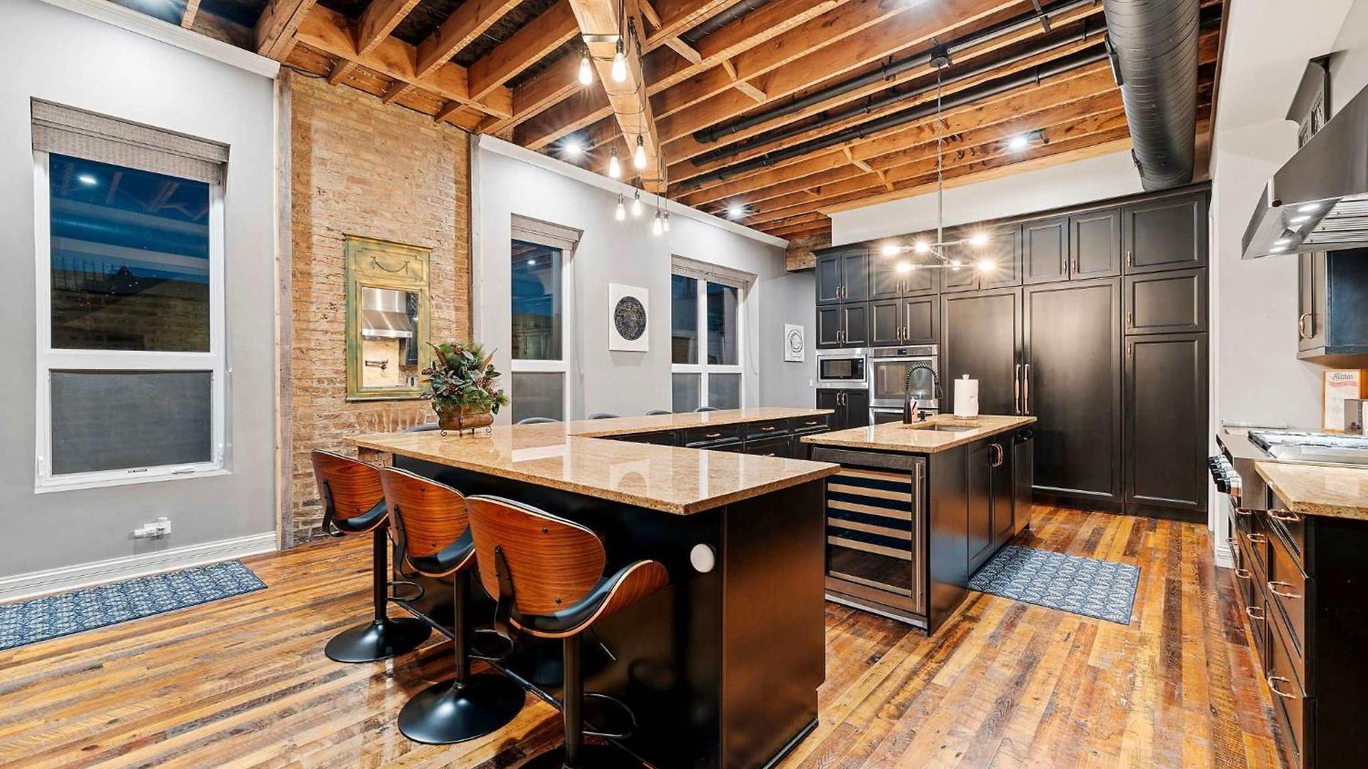 Mid-century Gem By United Center *