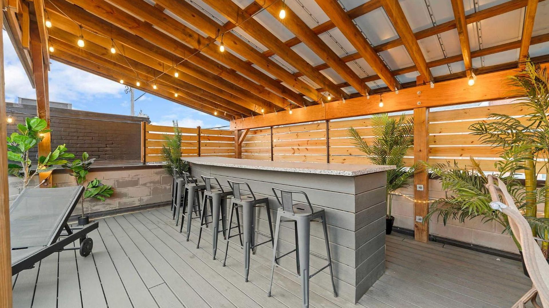 Mid-century Gem By United Center Holiday home *