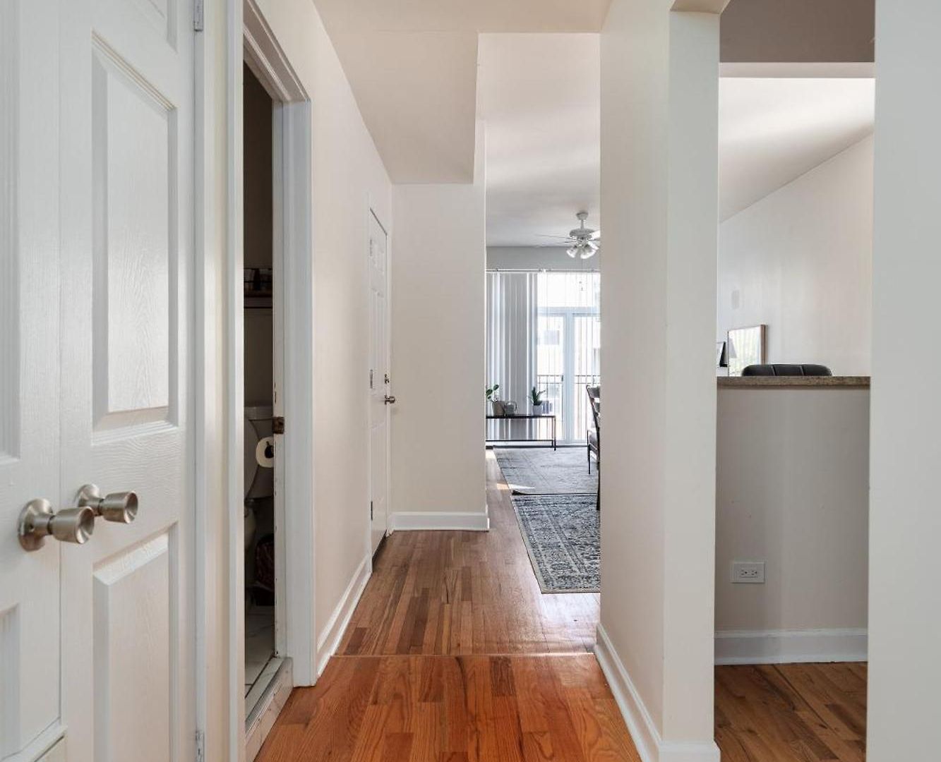 Apartment Ukrainian Village 3Br Apartment