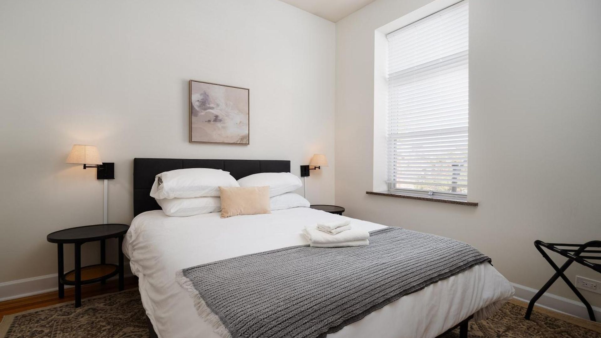 Apartment Ukrainian Village 3Br Apartment *