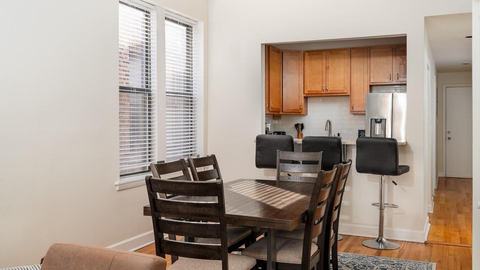 Ukrainian Village 3Br Apartment Chicago