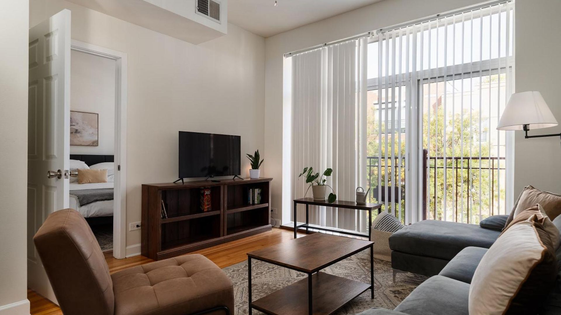 Ukrainian Village 3Br Apartment