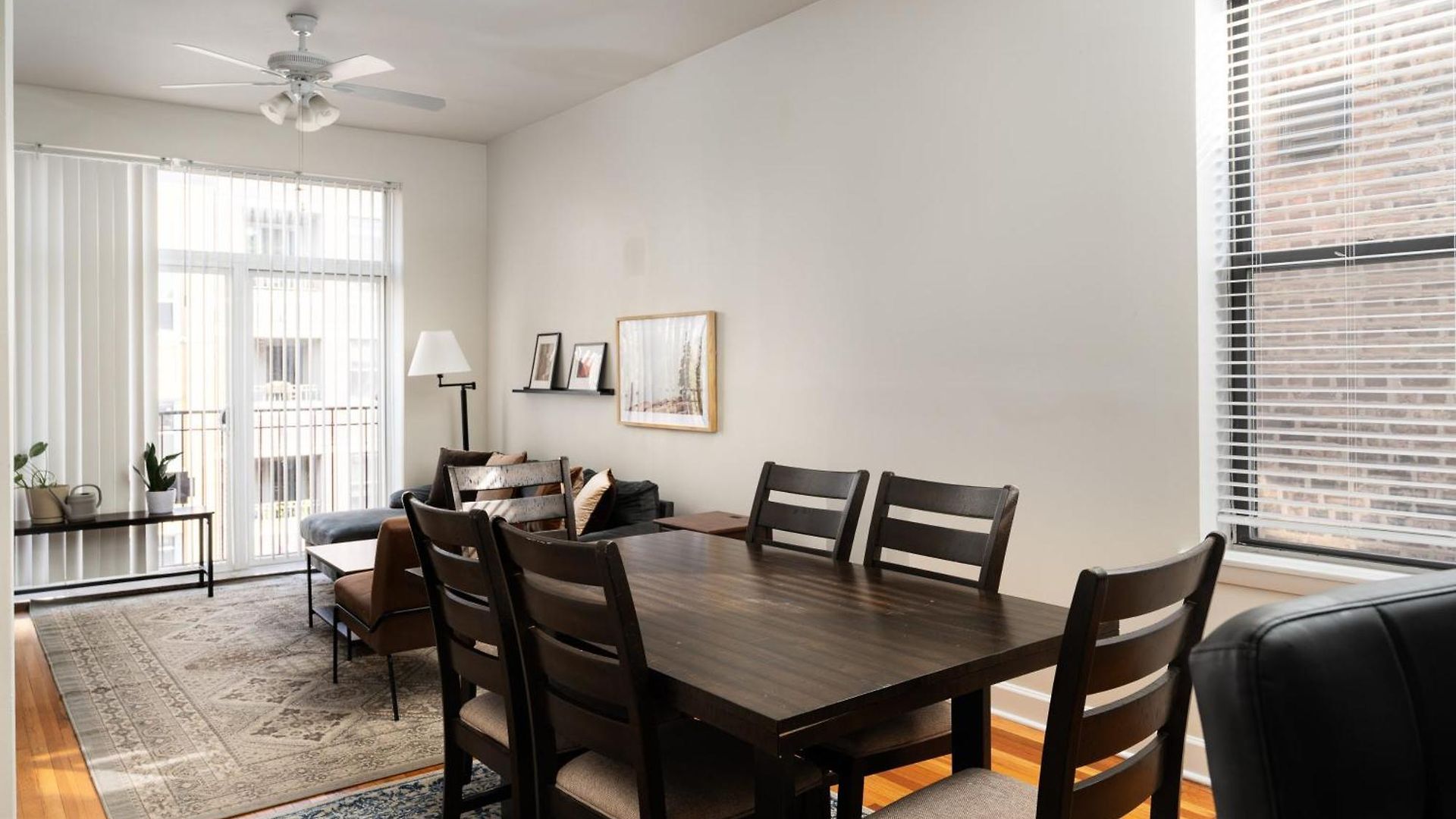 Apartment Ukrainian Village 3Br Apartment
