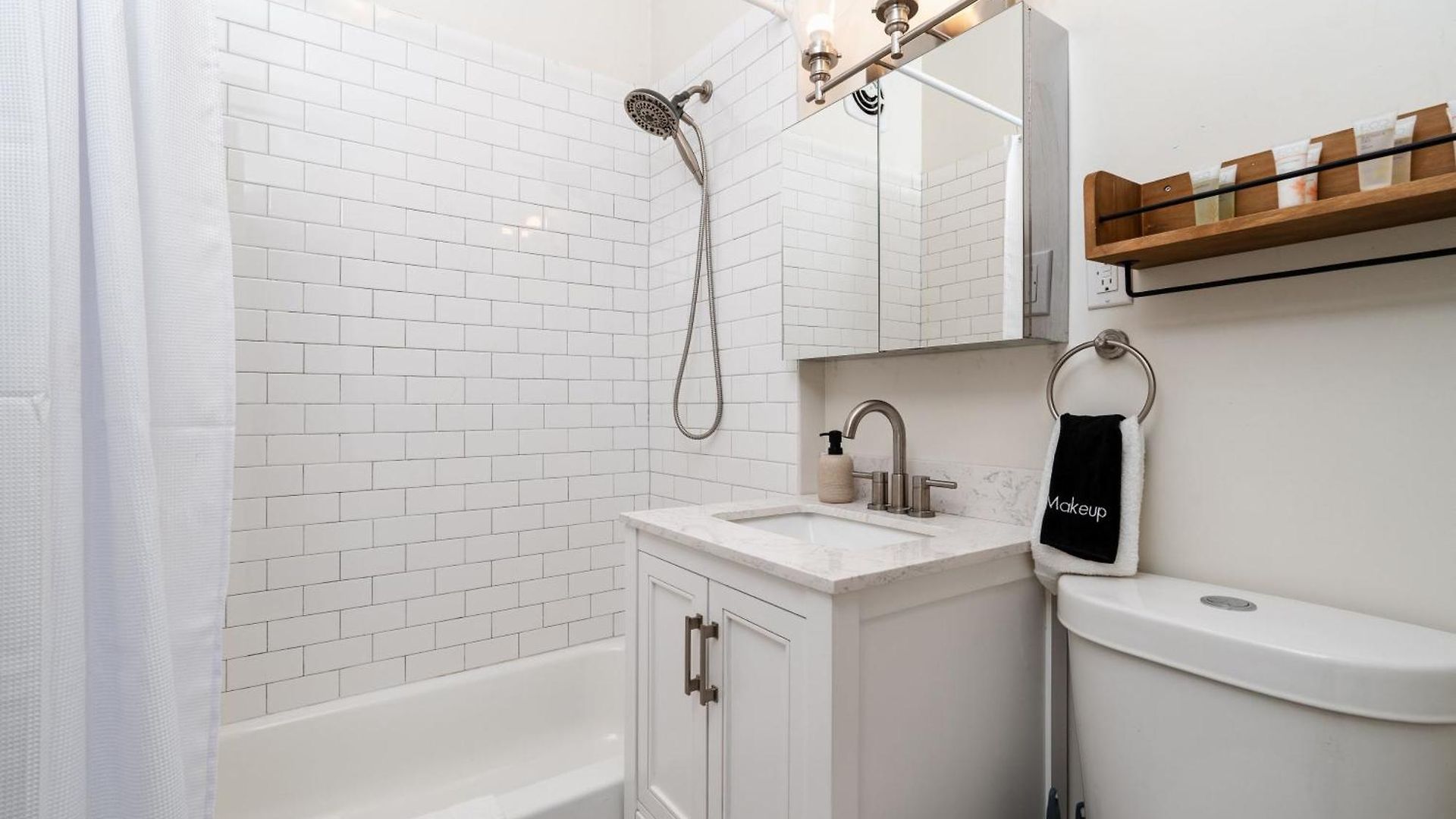 Apartment Ukrainian Village 3Br Apartment *