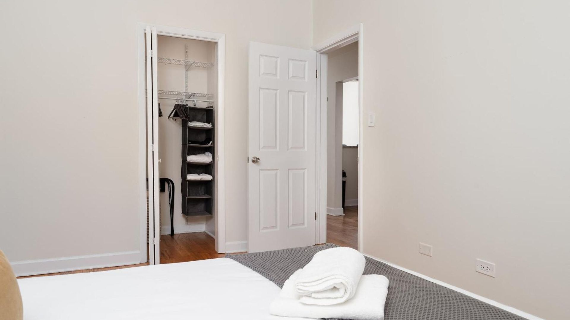 Ukrainian Village 3Br Apartment Chicago