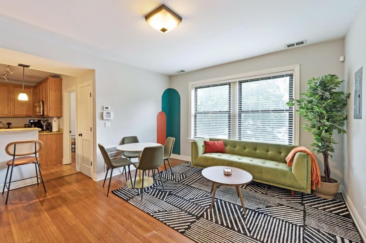 Designer 10 Min Walk To Wrigley Chicago