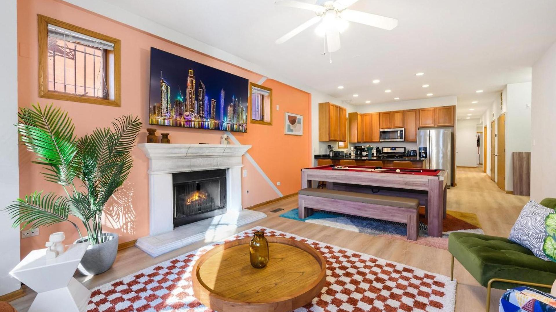 Designer Billiards Private Patio 1 Parking Apartment Chicago