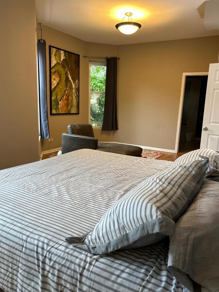 Gorgeous North Kenwood Hyde Park Unit *