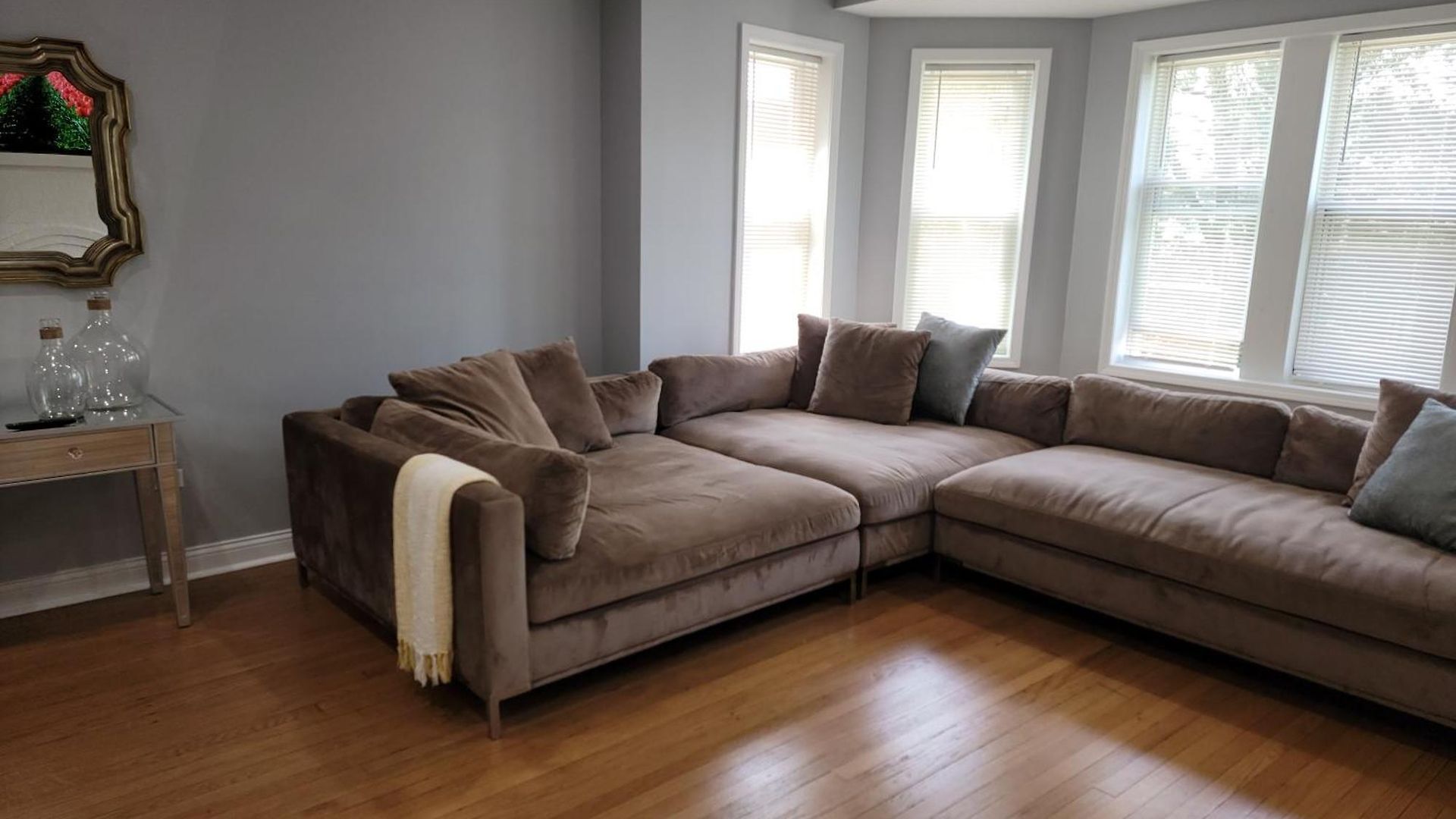 Beautiful Big 3 Bedroom Quiet Near Downtown