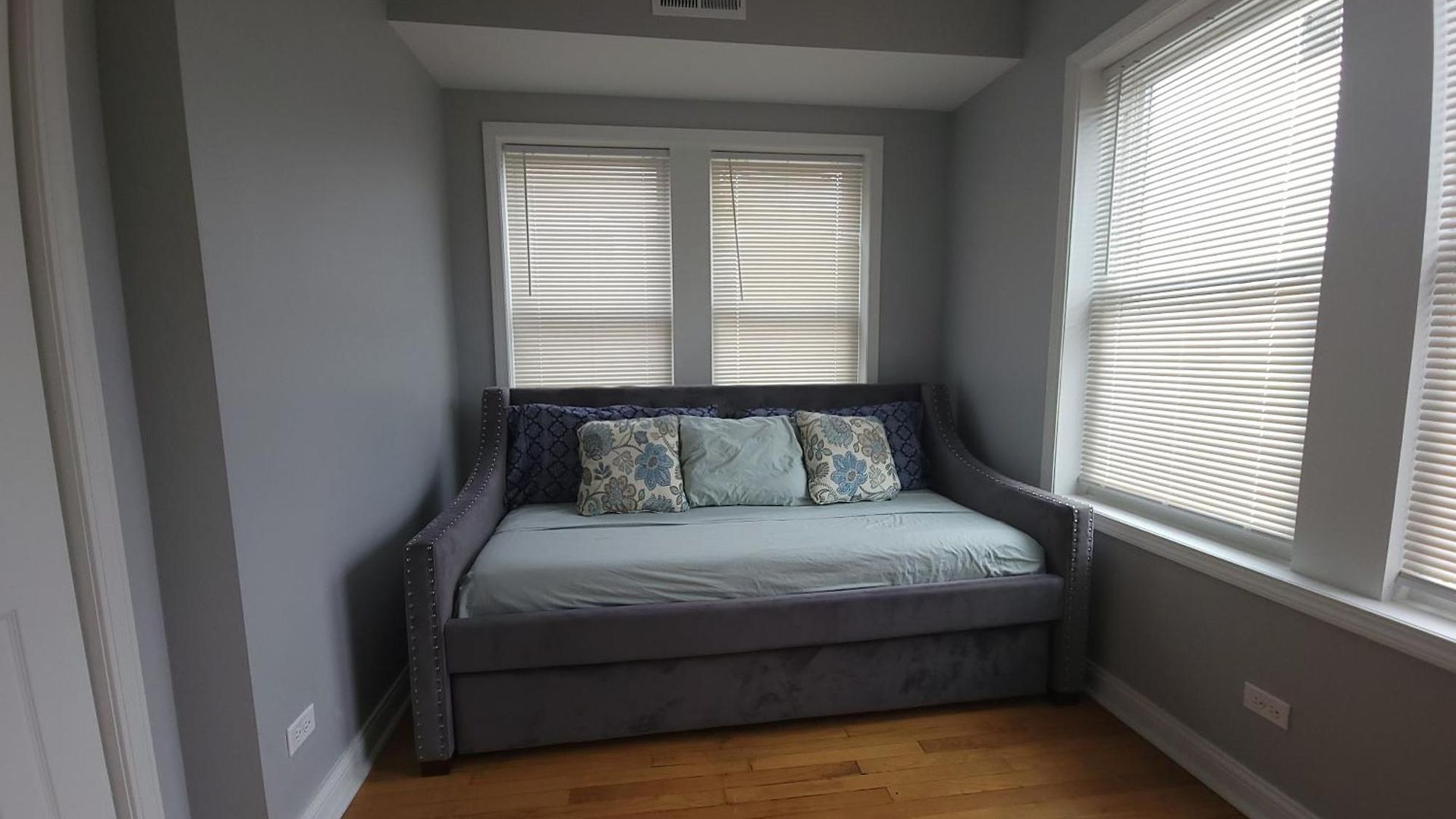 Apartment Beautiful Big 3 Bedroom Quiet Near Downtown *