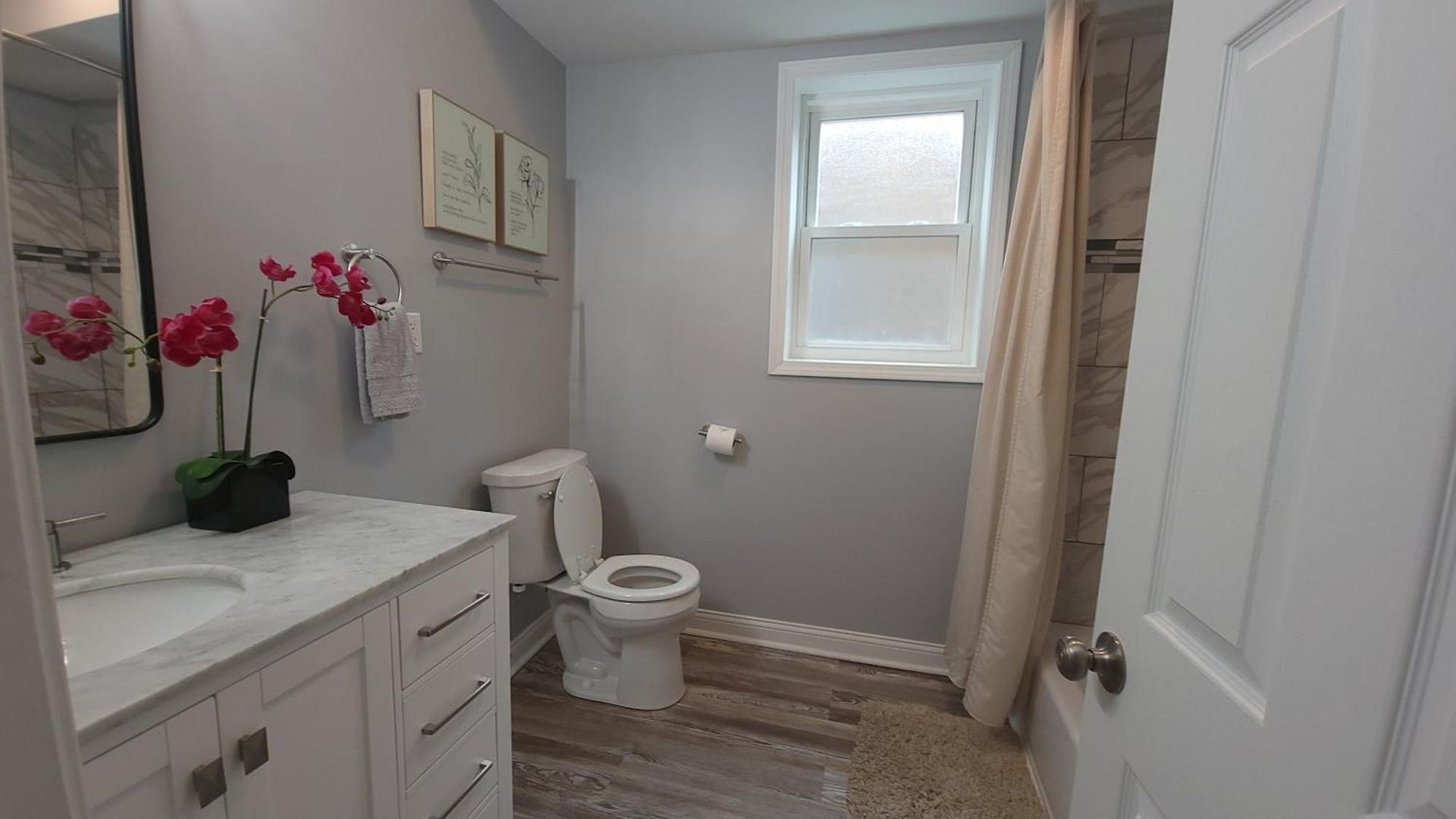 Beautiful Big 3 Bedroom Quiet Near Downtown * Chicago