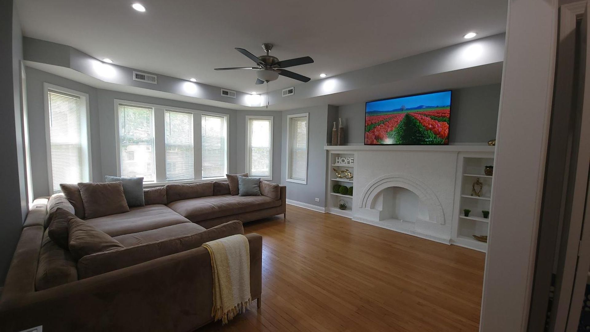 Beautiful Big 3 Bedroom Quiet Near Downtown Chicago