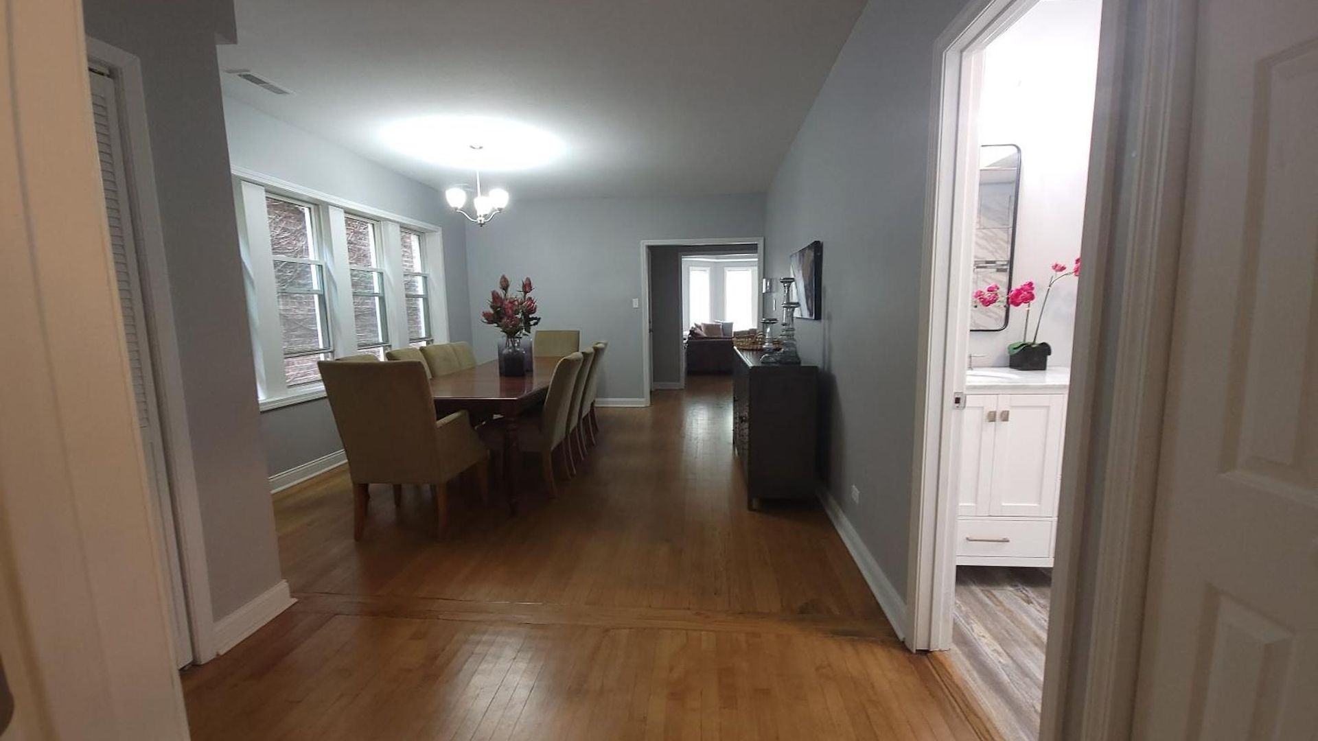 Beautiful Big 3 Bedroom Quiet Near Downtown * Chicago