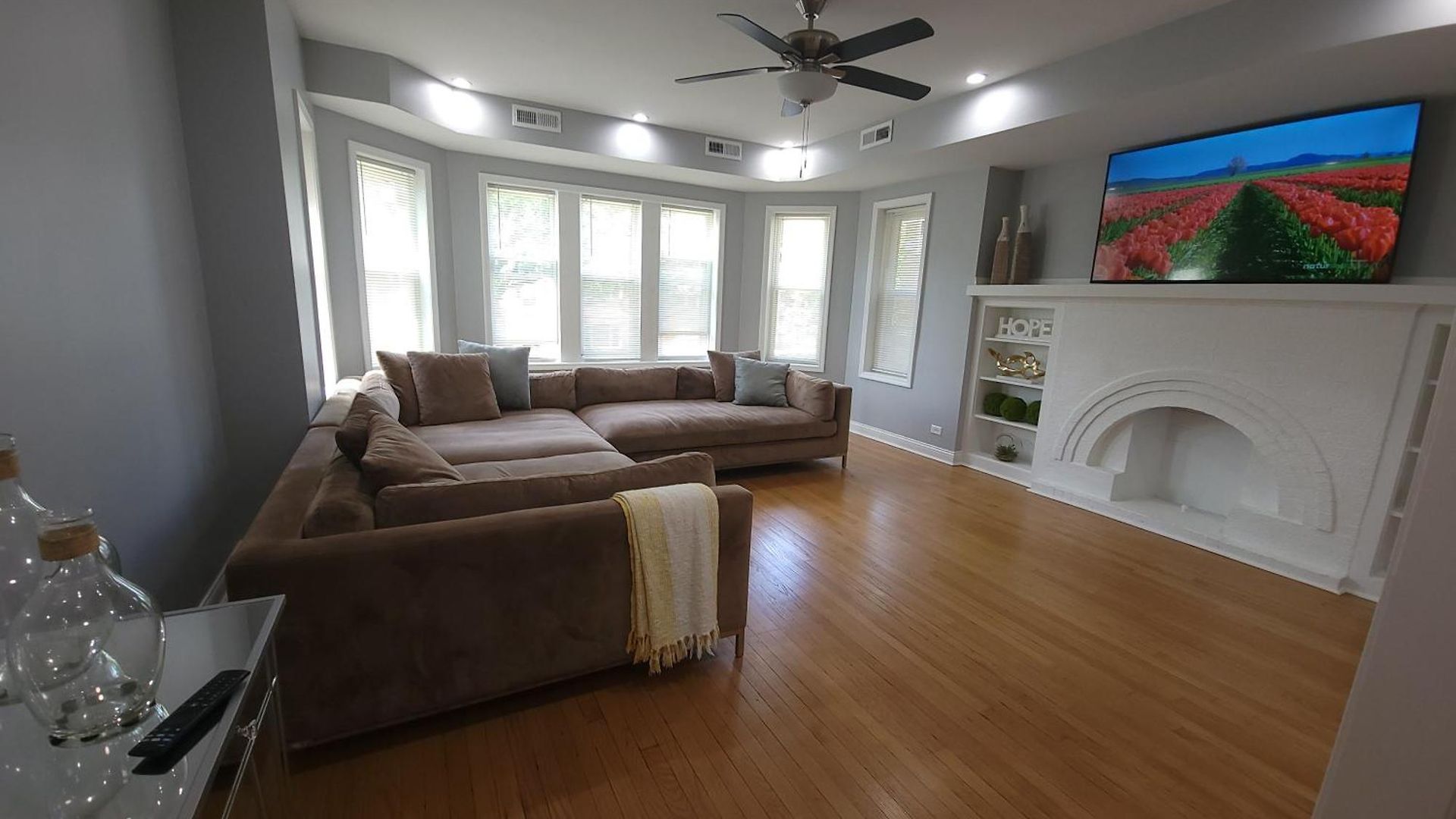 Beautiful Big 3 Bedroom Quiet Near Downtown