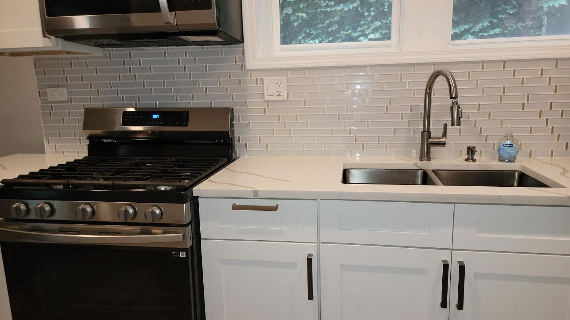 Beautiful Big 3 Bedroom Quiet Near Downtown Apartment