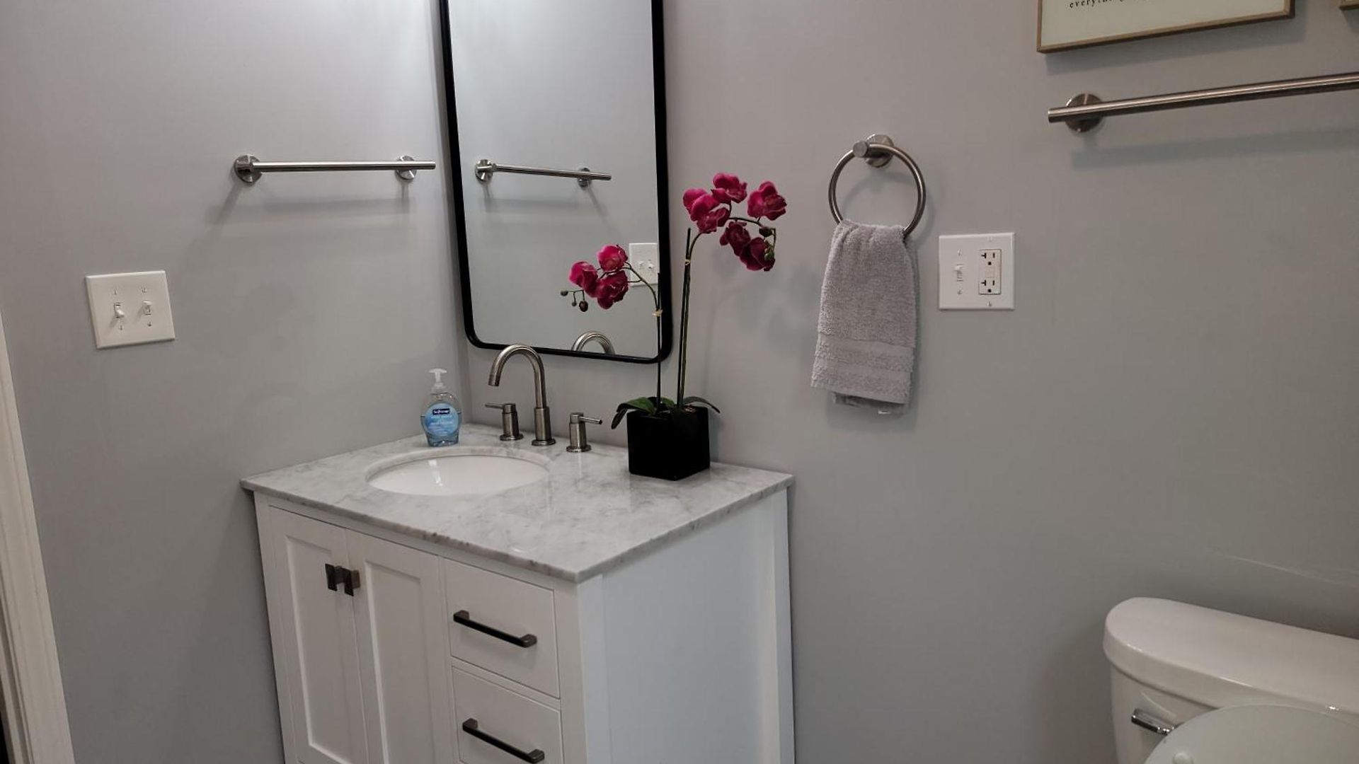 Beautiful Big 3 Bedroom Quiet Near Downtown