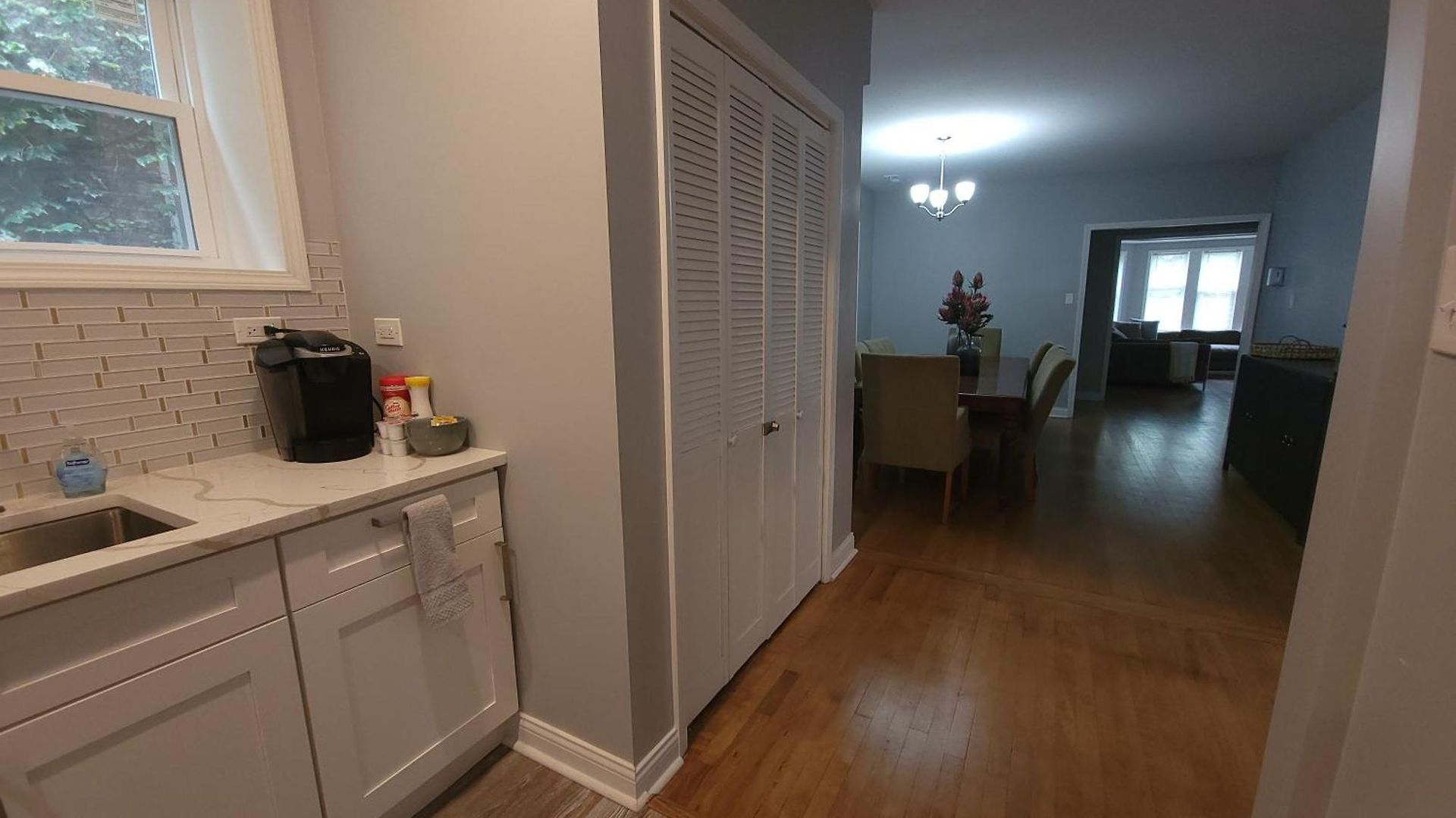 Beautiful Big 3 Bedroom Quiet Near Downtown Apartment