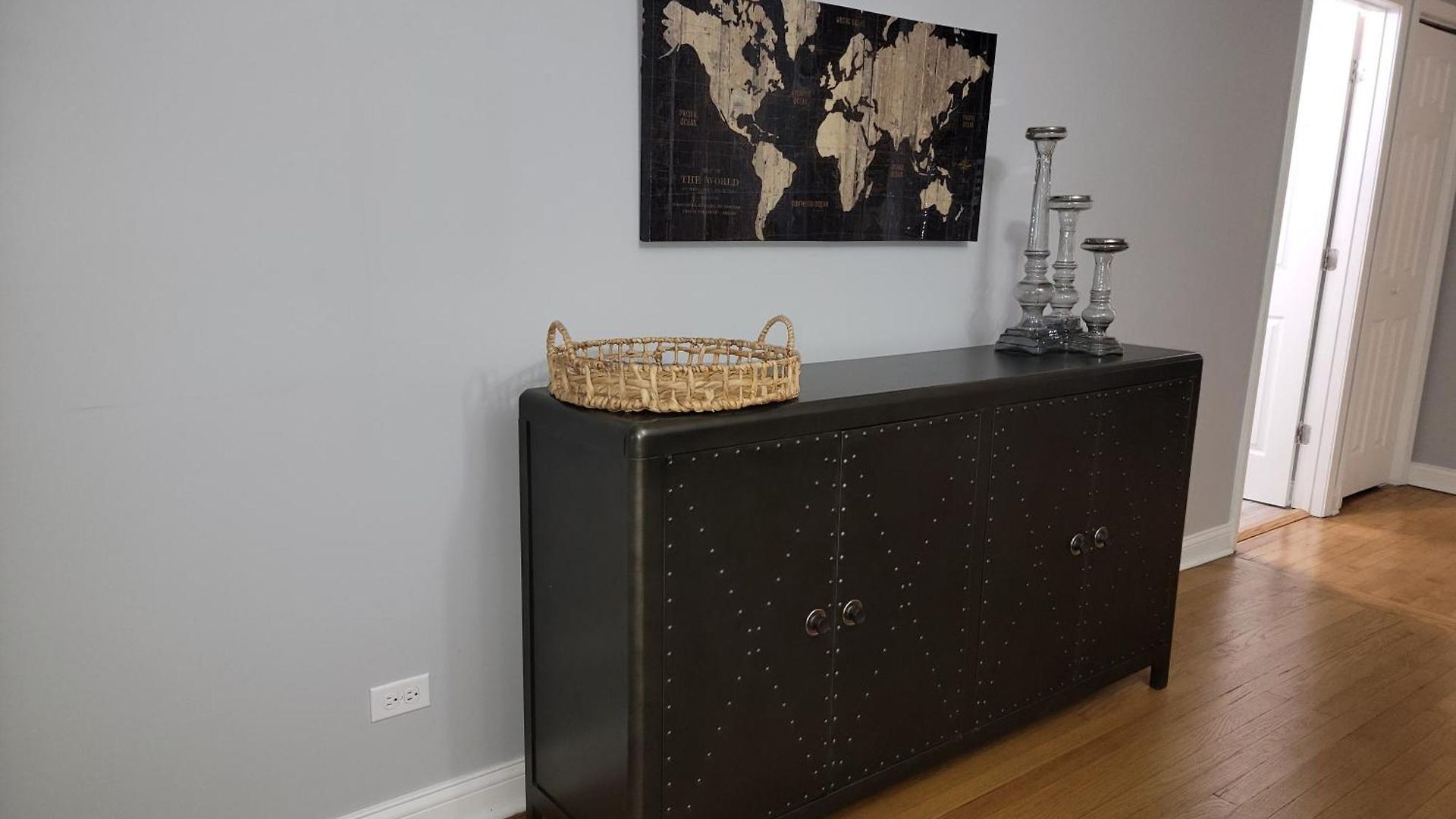 Beautiful Big 3 Bedroom Quiet Near Downtown *