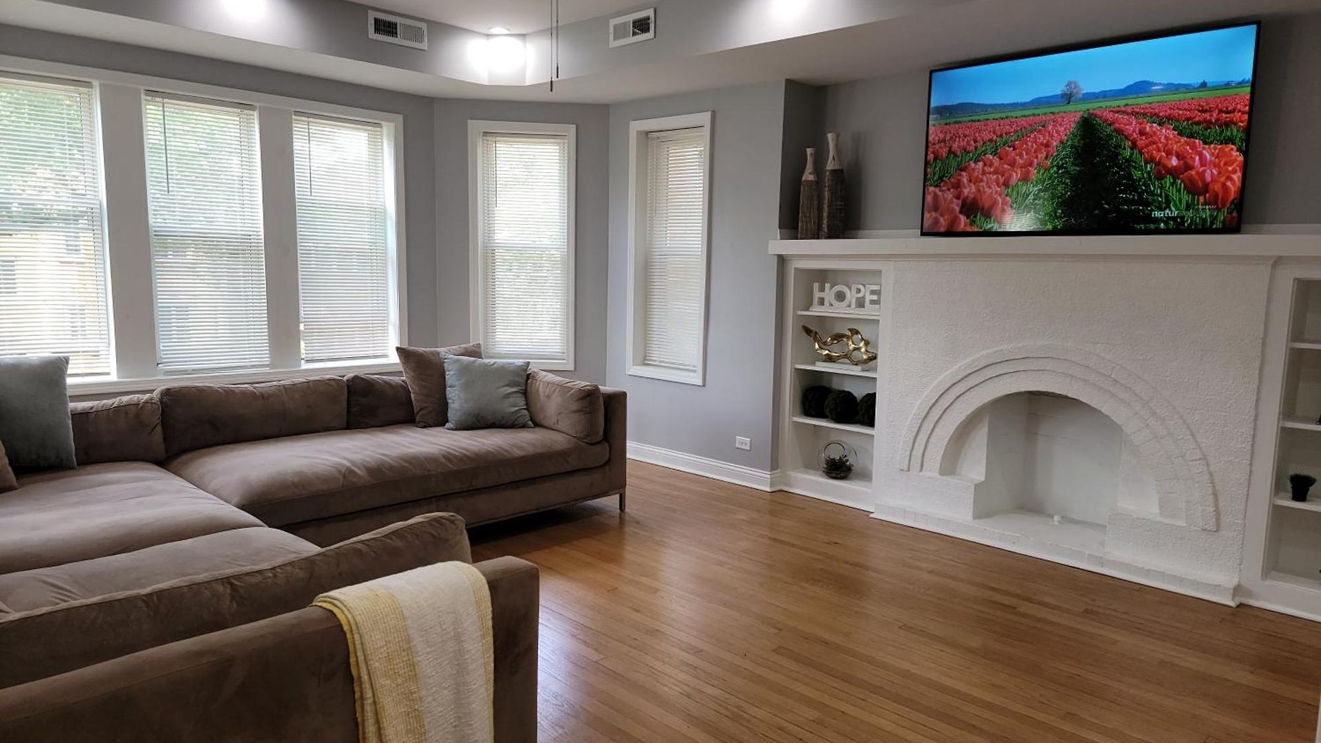 Beautiful Big 3 Bedroom Quiet Near Downtown *