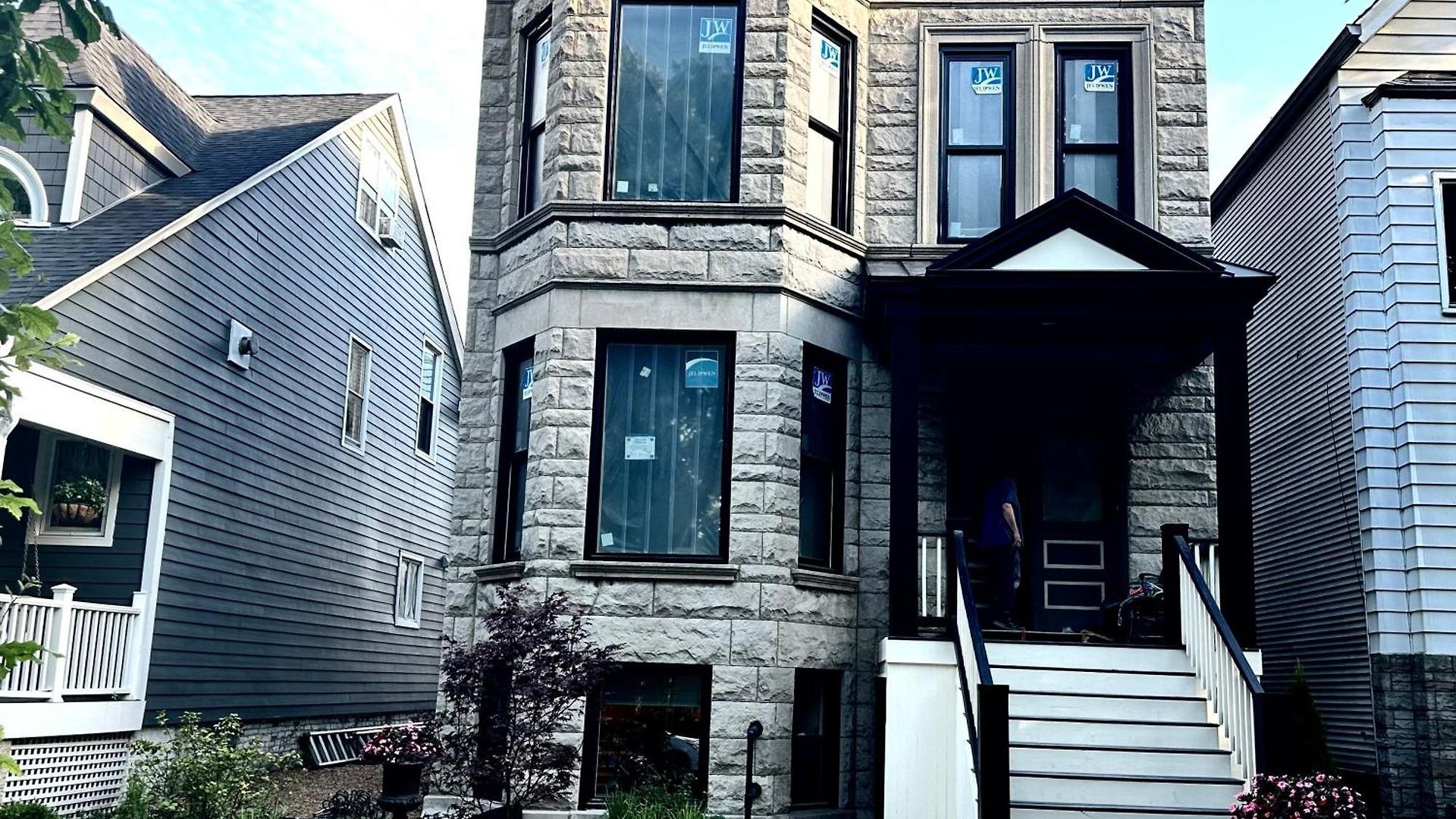 Lyons' Den Chicago