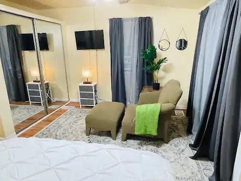Exquisite Rogers Park 1 Bedroom, 1 Bath Near Evanston Apartment Chicago