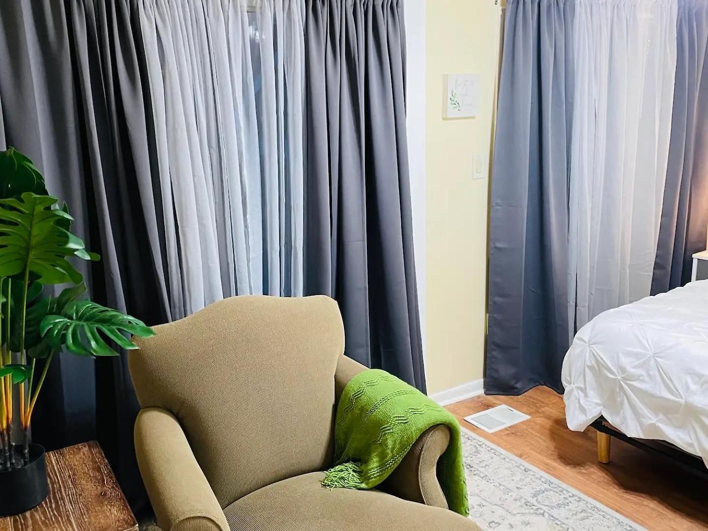 Exquisite Rogers Park 1 Bedroom, 1 Bath Near Evanston *