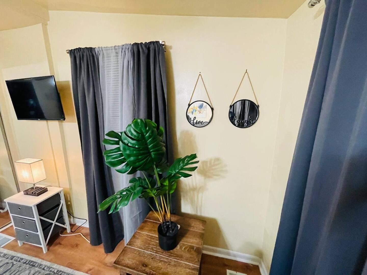Exquisite Rogers Park 1 Bedroom, 1 Bath Near Evanston Apartment Chicago
