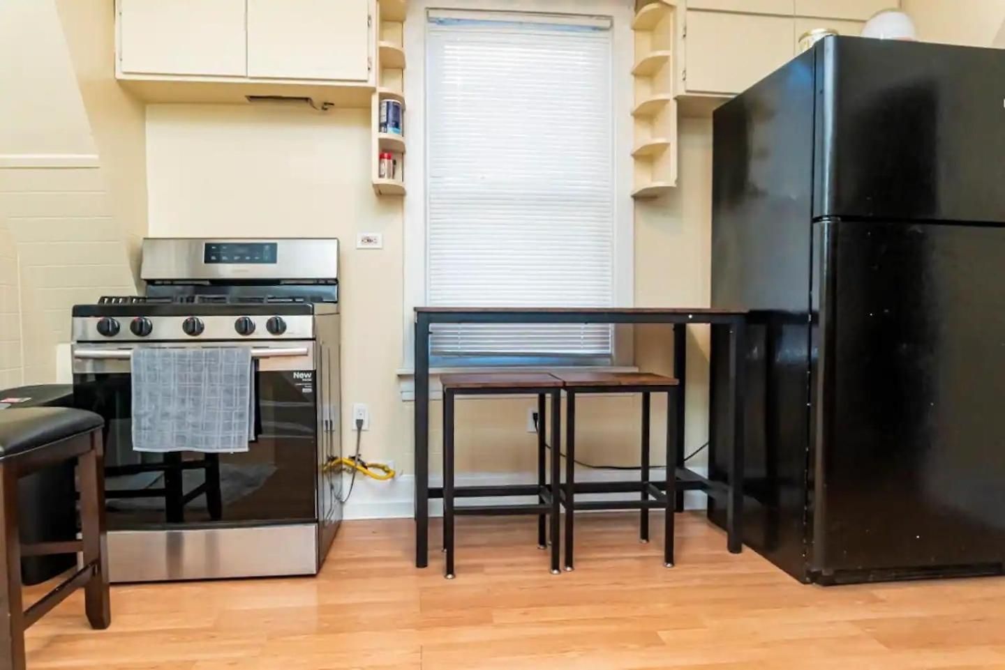 Exquisite Rogers Park 1 Bedroom, 1 Bath Near Evanston Apartment Chicago