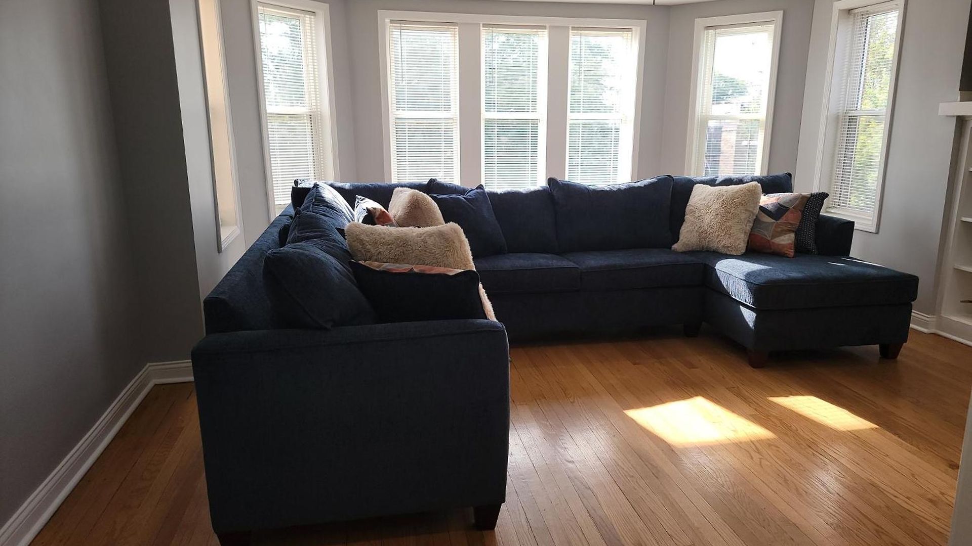 Apartment Beautiful Big 3 Bedroom Quiet Near Downtown