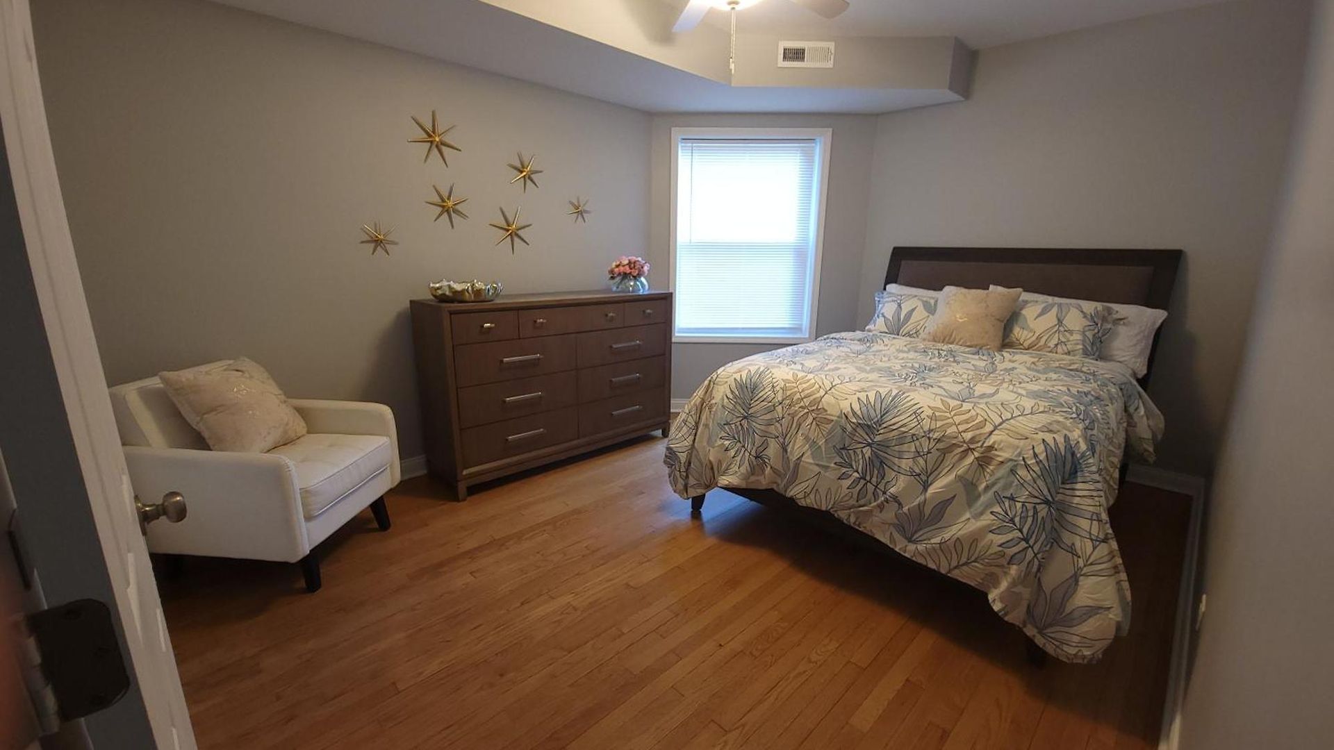 Apartment Beautiful Big 3 Bedroom Quiet Near Downtown