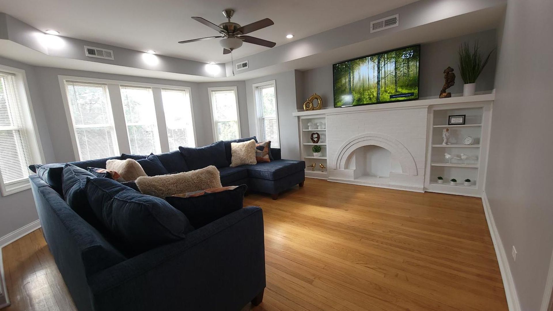 Beautiful Big 3 Bedroom Quiet Near Downtown Apartment