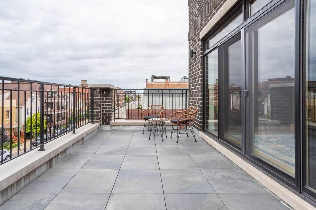 Large 2-bedroom With Huge Roof Deck View Of Skyline * Chicago