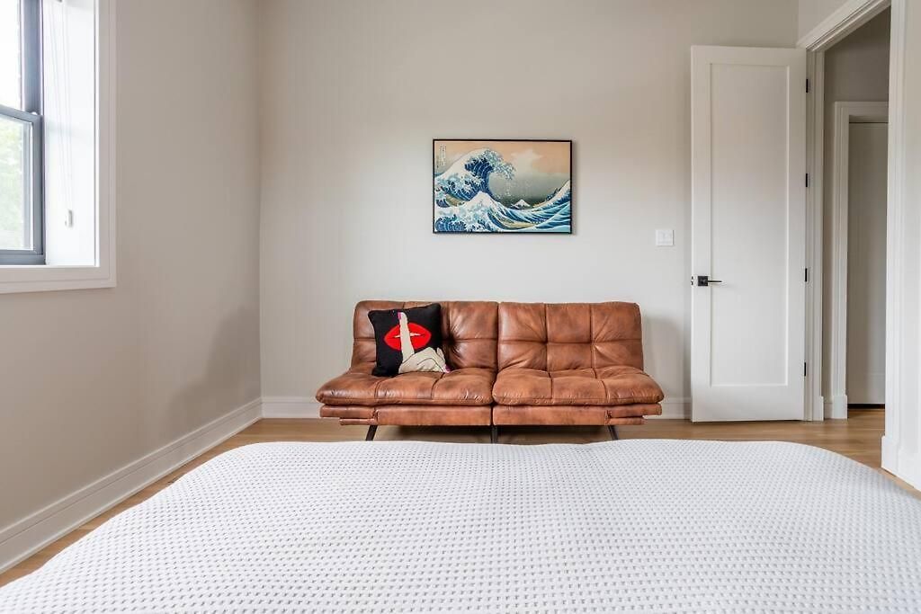 Large 2-bedroom With Huge Roof Deck View Of Skyline