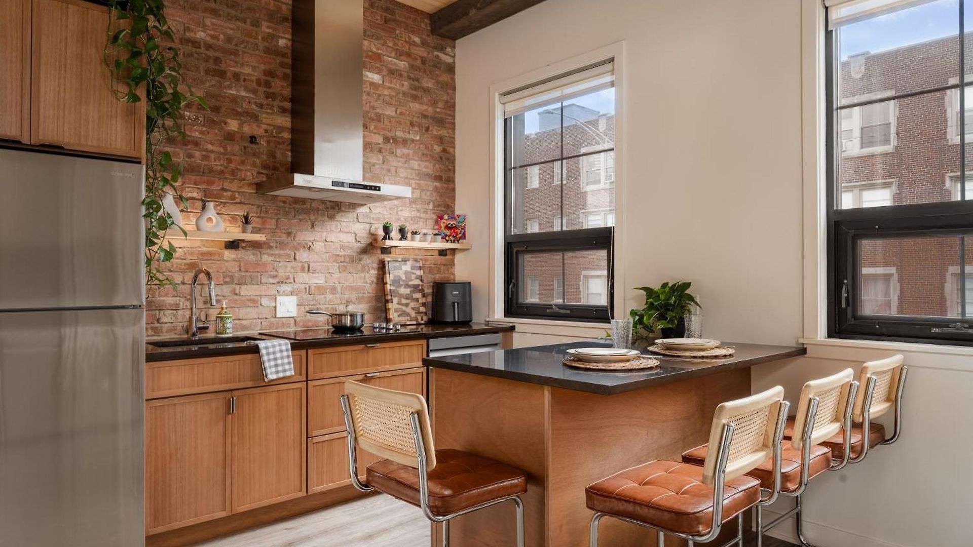 Pulaski Point Apartment *