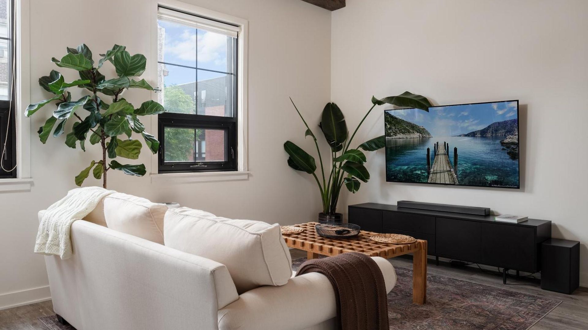 Pulaski Point Apartment