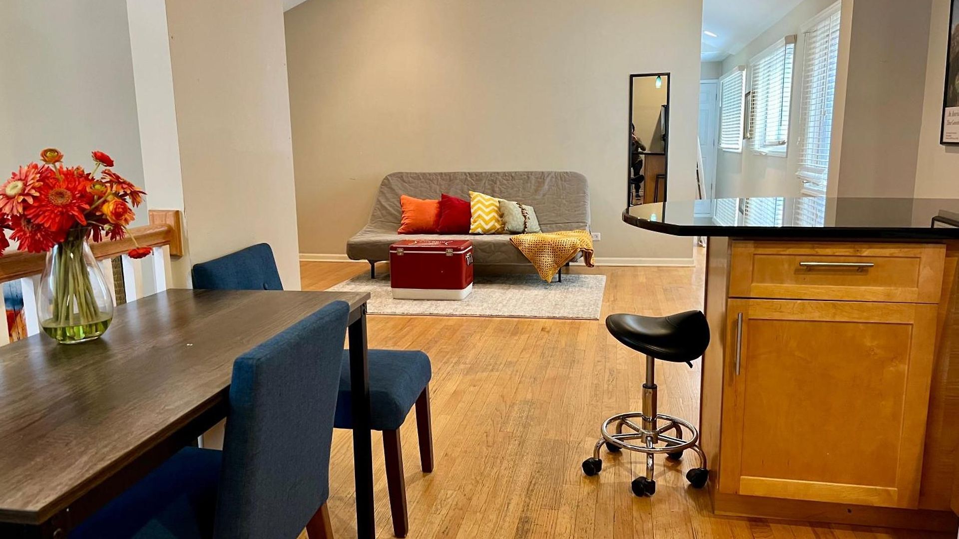 4 Bedroom In Location Parking Fireplace Back Yard Pets Welcome Chicago