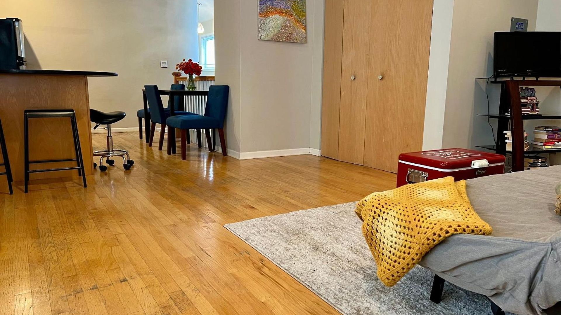 Holiday home 4 Bedroom In Location Parking Fireplace Back Yard Pets Welcome Chicago