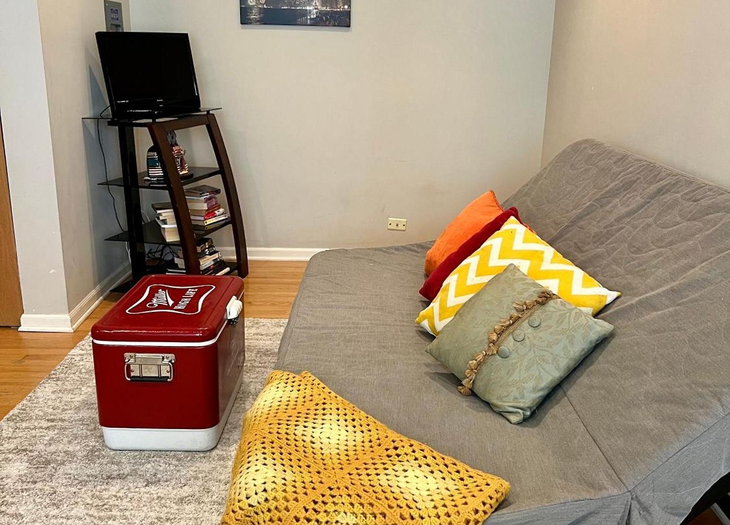Holiday home 4 Bedroom In Location Parking Fireplace Back Yard Pets Welcome Chicago