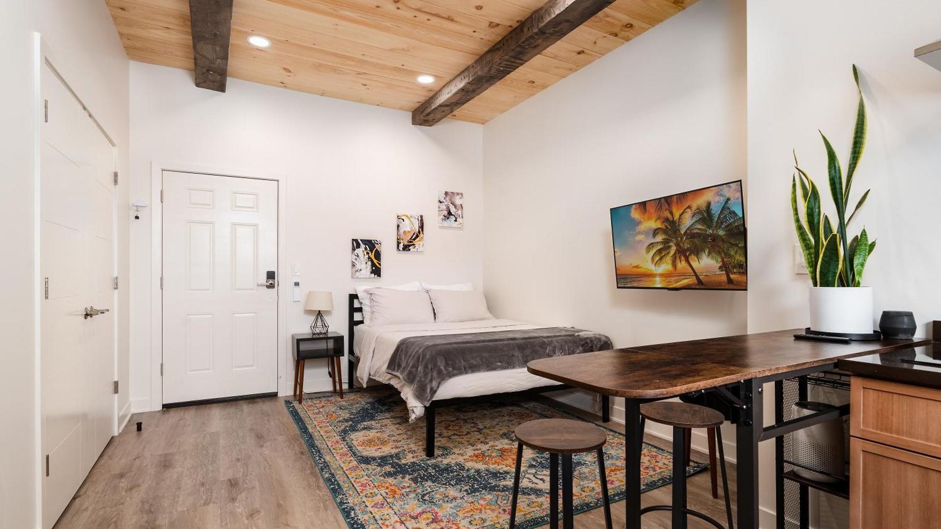 Pulaski Point Apartment