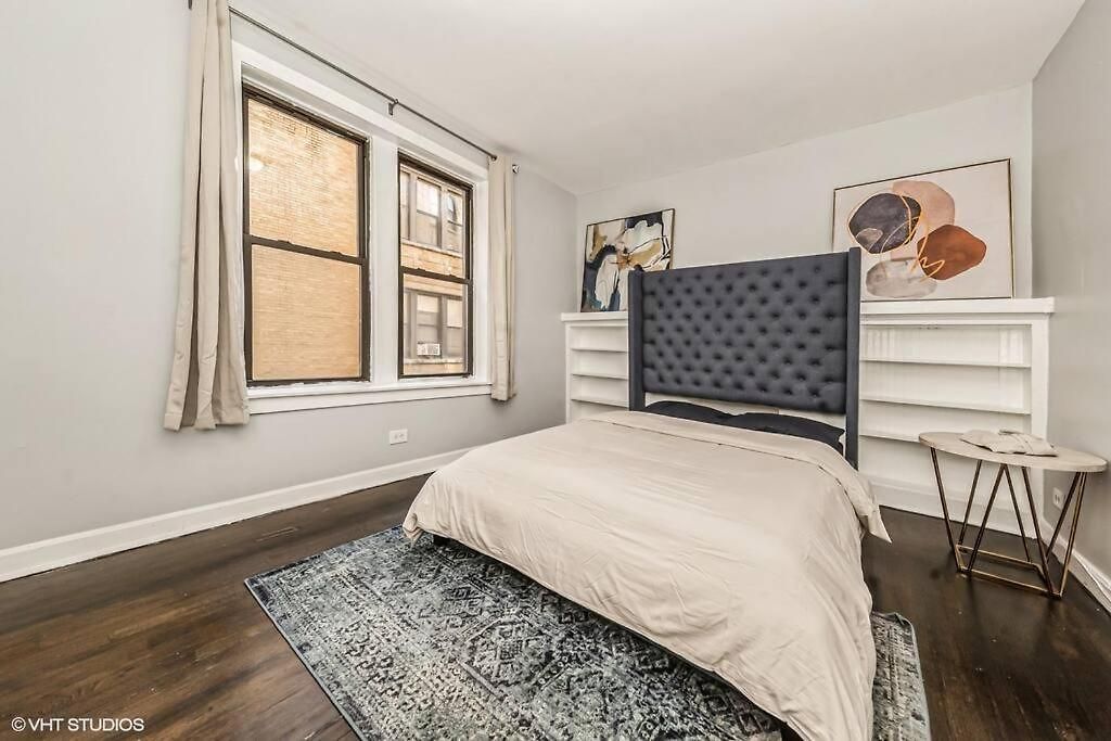 Apartment 2 Bedroom Near U Campus & The Lakefront!