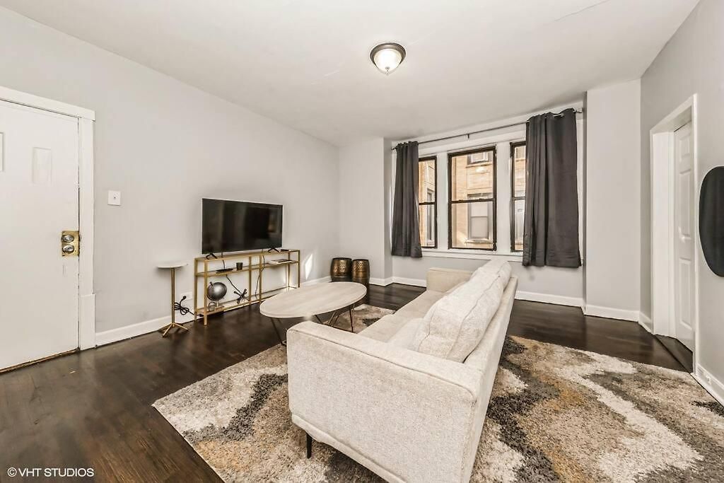 2 Bedroom Near U Campus & The Lakefront! * Chicago