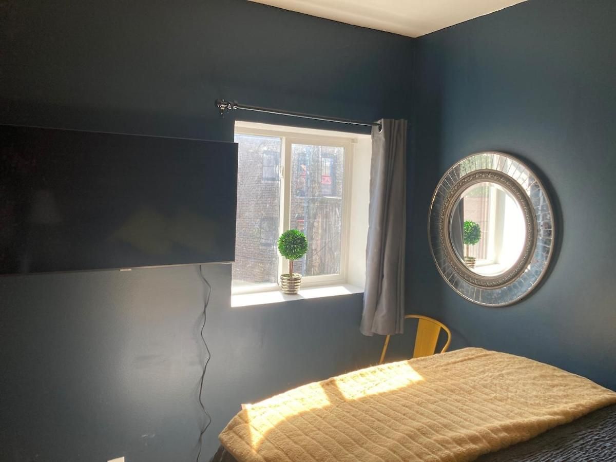 Bed & Breakfast Private Bedroom With Shared Bath *
