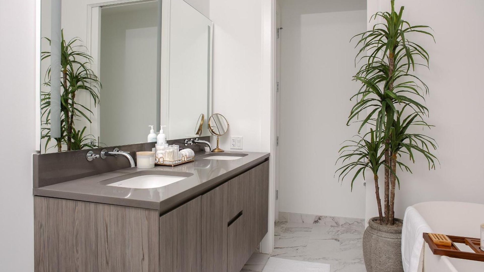 Premier Penthouses And With Captivating Views Of Millennium Park Apartment *