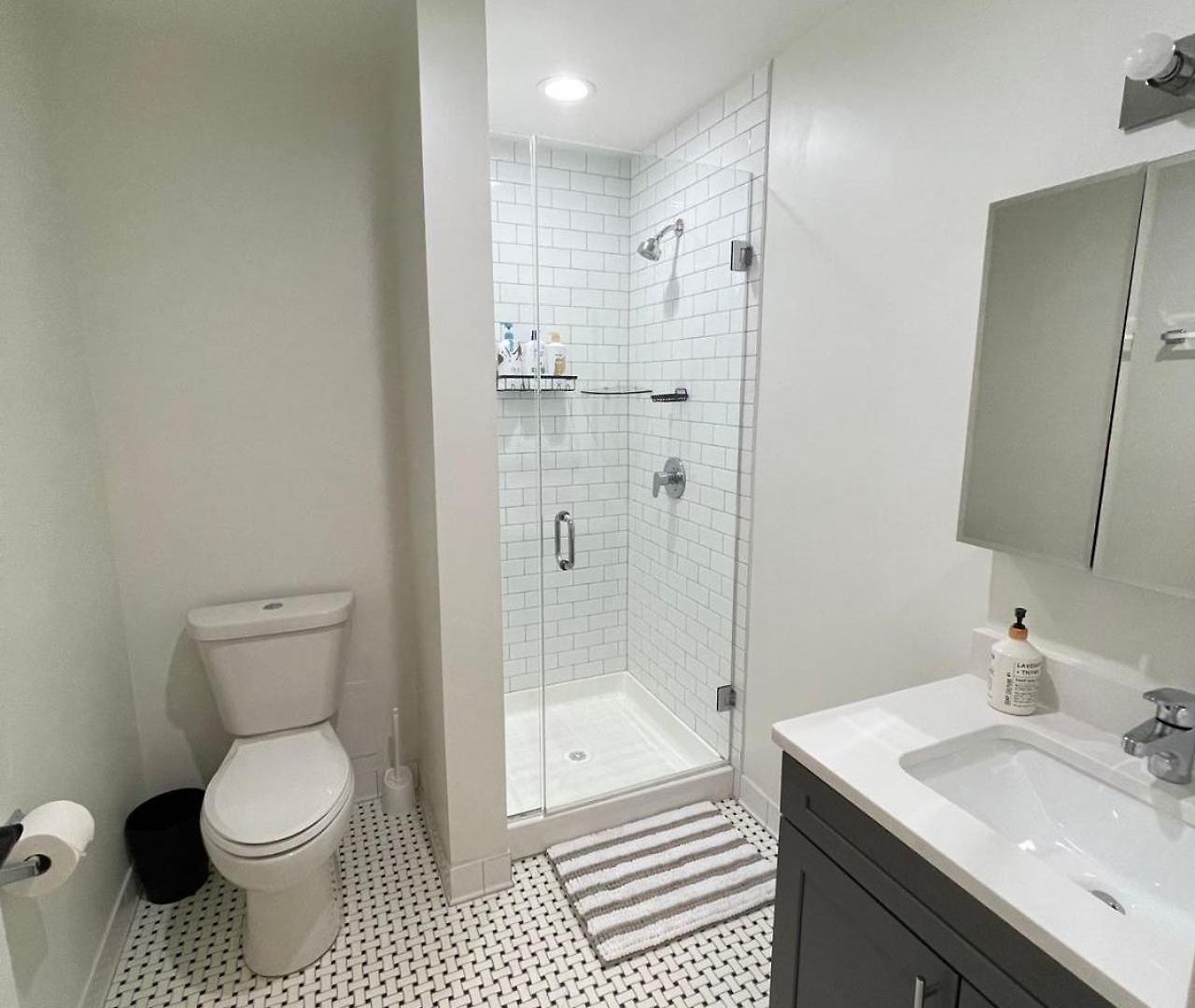 Private With Share Livingroom And Kitchen In Pilsen *