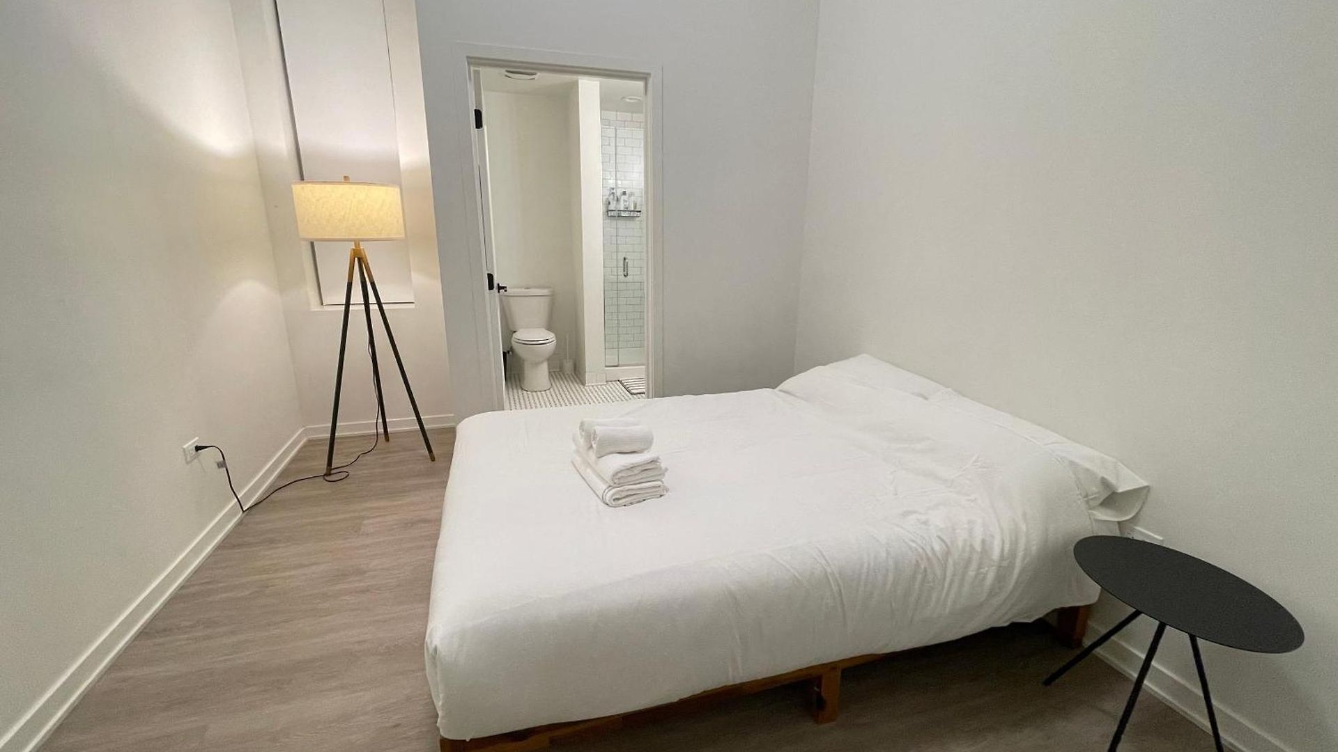 Private With Share Livingroom And Kitchen In Pilsen * Chicago