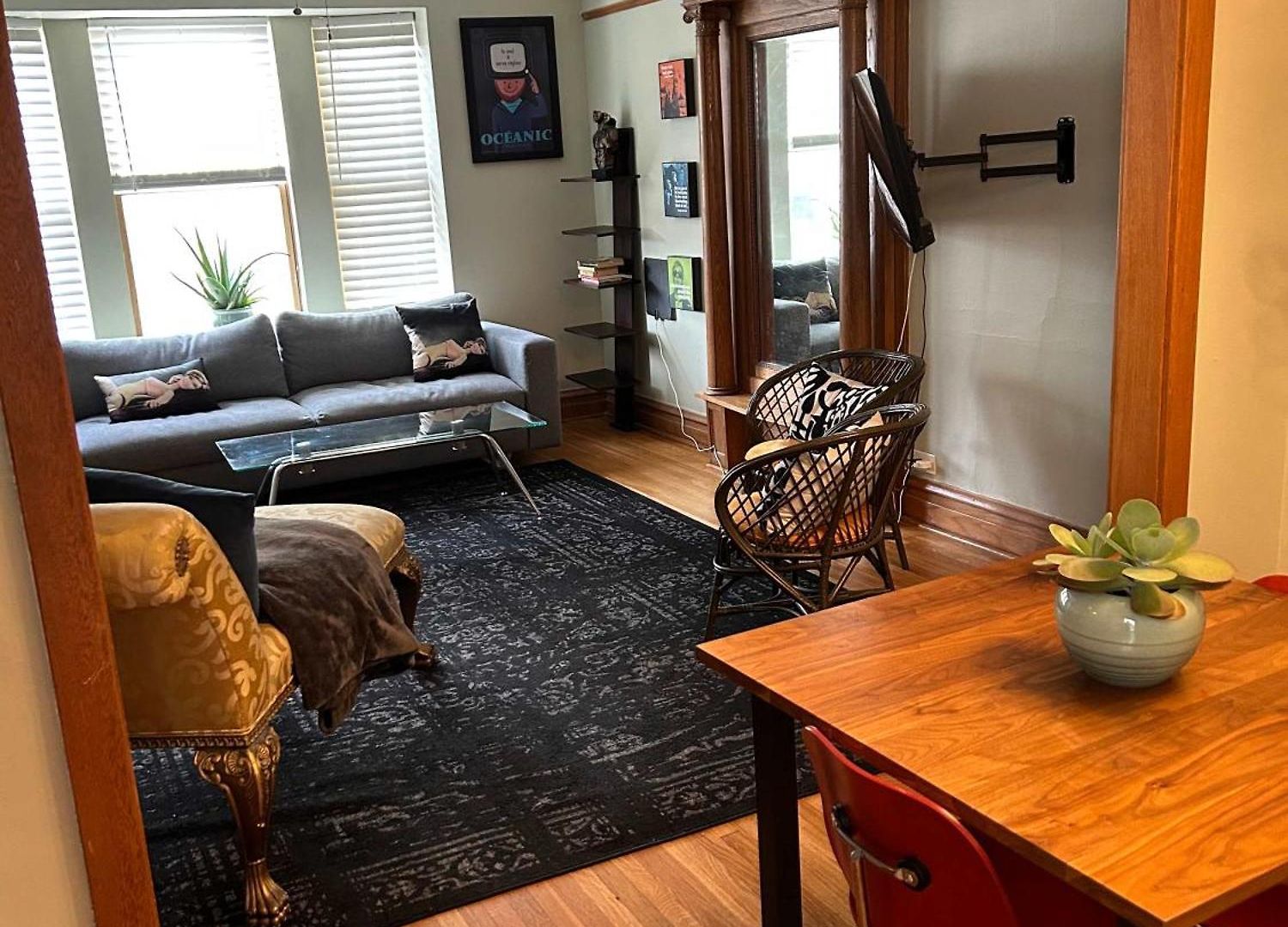 Bed & Breakfast Private With Shared Bathrooms Chicago